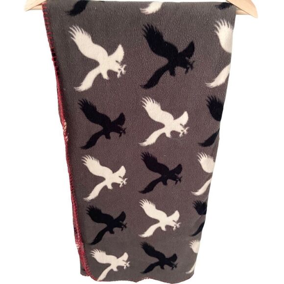 American Eagle Outfitters Logo Black & White Eagles Fleece Throw Blanket - Picture 2 of 5